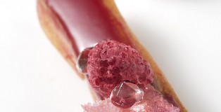 Raspberry éclair with rose perfume