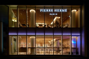 Outside Pierre Hermé "Aoyama"