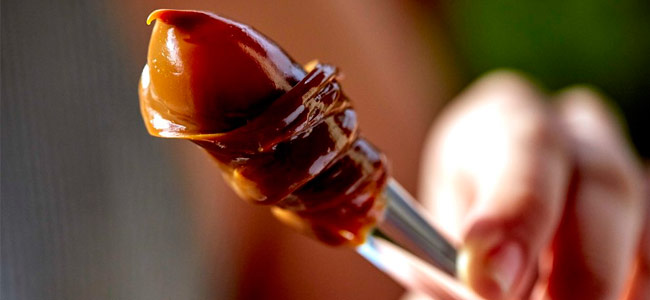 Glass “Goûte” in the shape of a finger that improves the taste of food