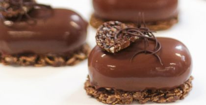 Detail Chocolate peanut caramel
