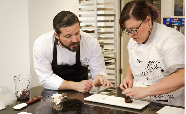 William Wernet and Valrhona's student elaborating chocolate peanut caramel