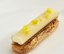 Lopvet's éclair Savour Patissier