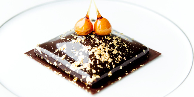 Carré Chanel with chocolate and praline by Sylvain Constans