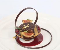 Yusuke Aoki plated dessert