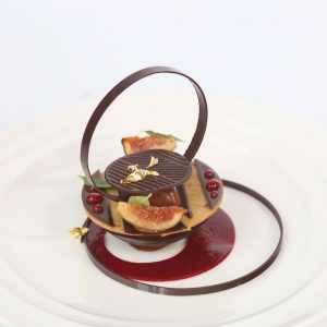 Yusuke Aoki plated dessert