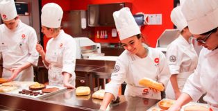 Cast-alimenti students