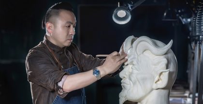 Chef Wang Sen molding a sculpture