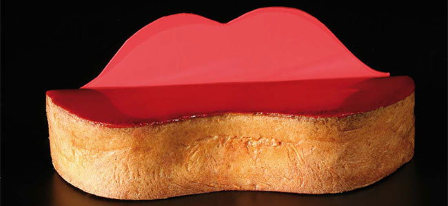 Red Lips Éclair with mascarpone cream by Olivier Fernández