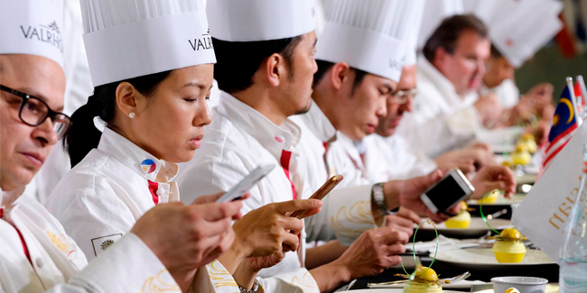 Jury deliberating during Asian Pastry Cup