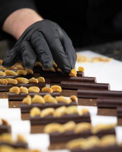 Paul Kennedy decorating entremets