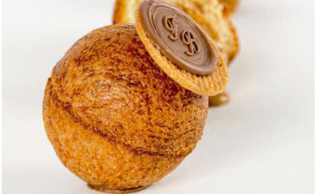 Spherical choux by Francisco Broccolo