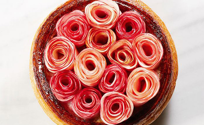 Apple rose pie by Gabriele Riva
