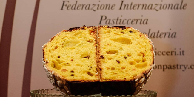 Panettone cut