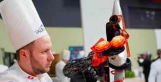 Swiss participant sculpting