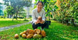 Janice Wong with cocoa beans