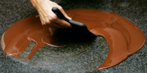 Tempering chocolate