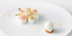 so good.. magazine > Pastry Recipes > Lemon flower dessert with yuzu and eucalyptus by Tom Coll No Comments Lemon flower dessert with yuzu and eucalyptus by Tom Coll