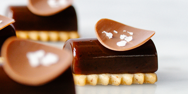 Petit four Chocolate butter caramels by Alexandra Motz